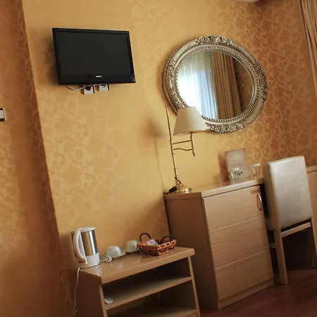 Royal Carine Hotel 4*