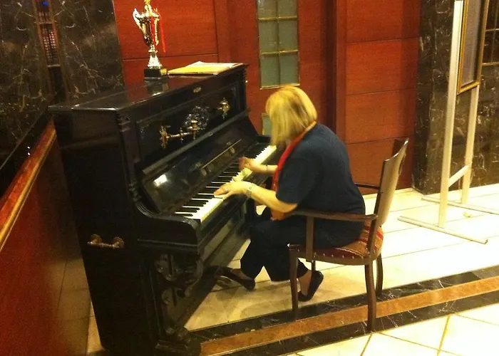 Royal Carine Hotell 4*