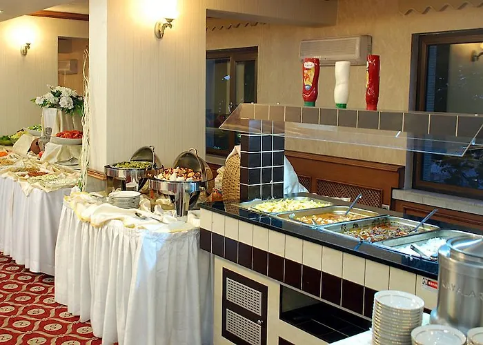 Royal Carine Hotell 4*