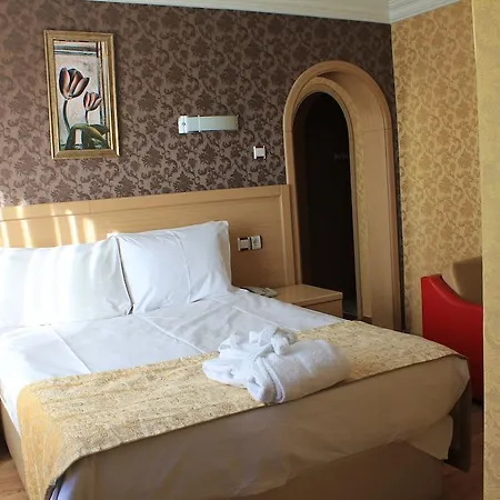 Royal Carine Hotel 4*