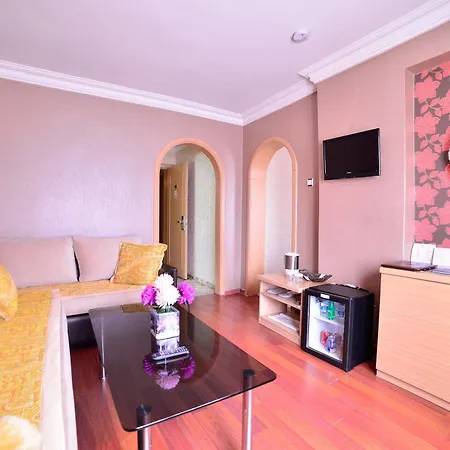 Hotel Royal Carine 4*